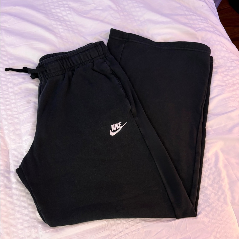 Nike Women’s Sweatpants Wide-Leg